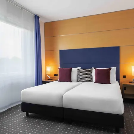 Ramada By Wyndham Essen Hotel Exterior photo