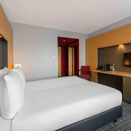 Ramada By Wyndham Essen Hotel Exterior photo