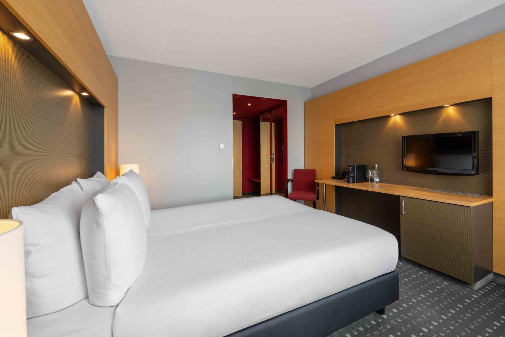 Ramada By Wyndham Hotel 4*